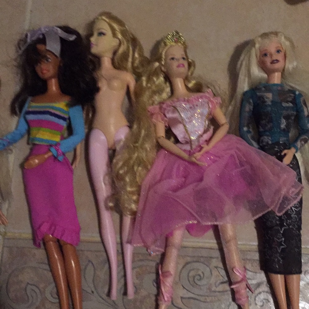 Used Barbie doll bundle - Picture 2 of 7